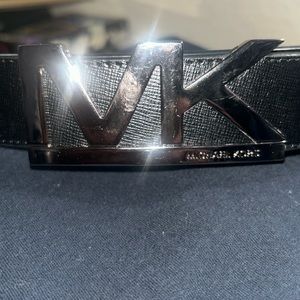 MICHAEL KORS signature black belt with silver MK.